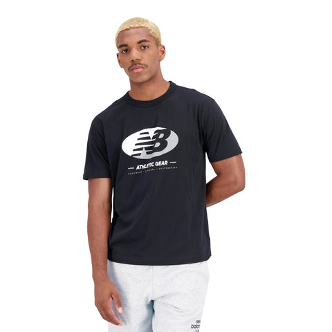 New Balance Camiseta Essentials Reimagined Graphic Negro, para Hombre