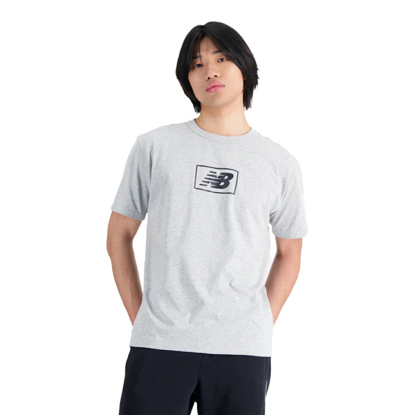 New Balance Camiseta NB Essentials Logo Gris, para Hombre