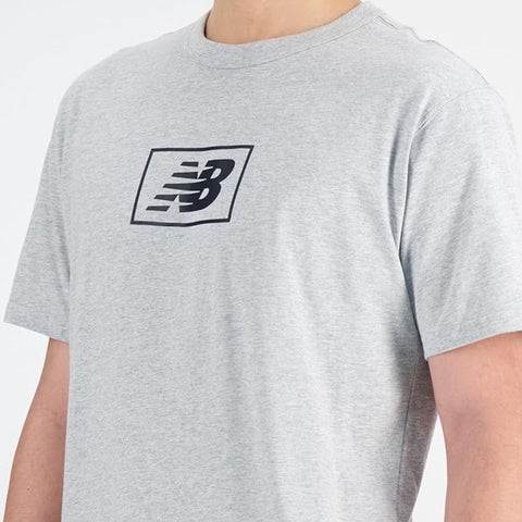 New Balance Camiseta NB Essentials Logo Gris, para Hombre