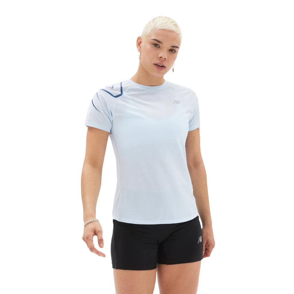 New Balance Camiseta Printed Impact Run Azul Cielo, para Mujer